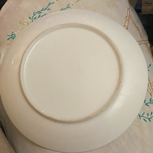 Painting on an 8” Plate by Aim Marks ‘90 - Picture 2 of 2